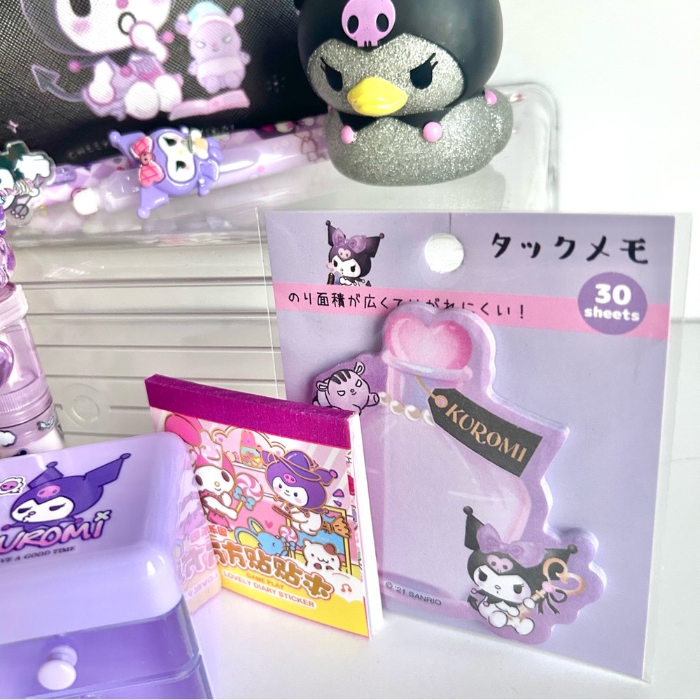 💜(KUR330) Kuromi Adorable 10-Piece Mini Fun Bundle! - Picture 4 of 5